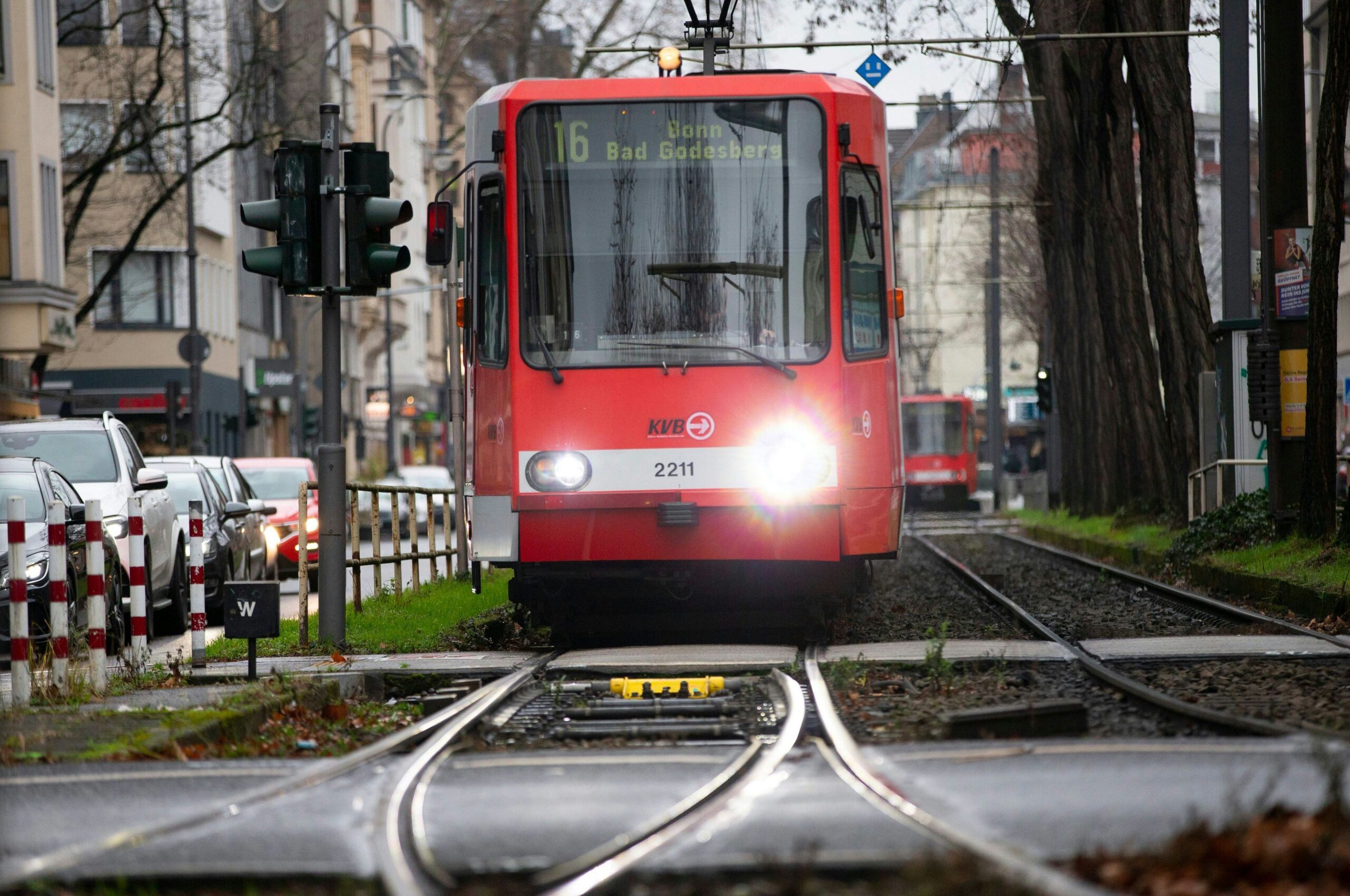 Schwerer Unfall in Köln: 18-Jähriger an Haltestelle in Niehl von KVB-Bahn erfasst