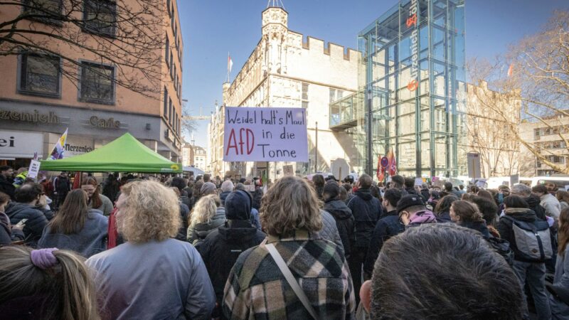 Ausnahmezustand an Aschermittwoch: AfD-Tagung im Gürzenich sorgt für massive Polizeiabsperrungen in Köln