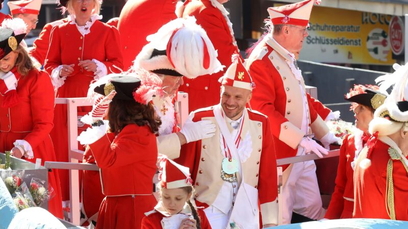 Karneval in Köln: Diese Promis sind beim Rosenmontagszug 2025 dabei