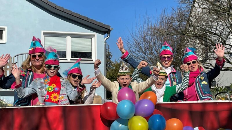 Karneval in Rondorf: Warum dieser Rosenmontagszug im Kölner Süden eine Alternative zur Innenstadt ist