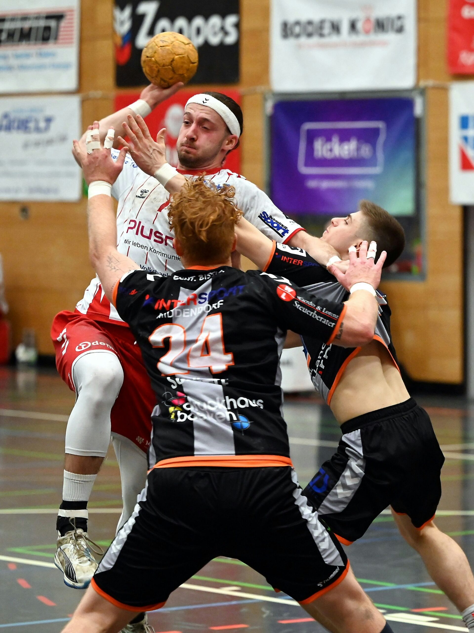 Handball: Fußspitze kostet den Longericher SC einen Punkt