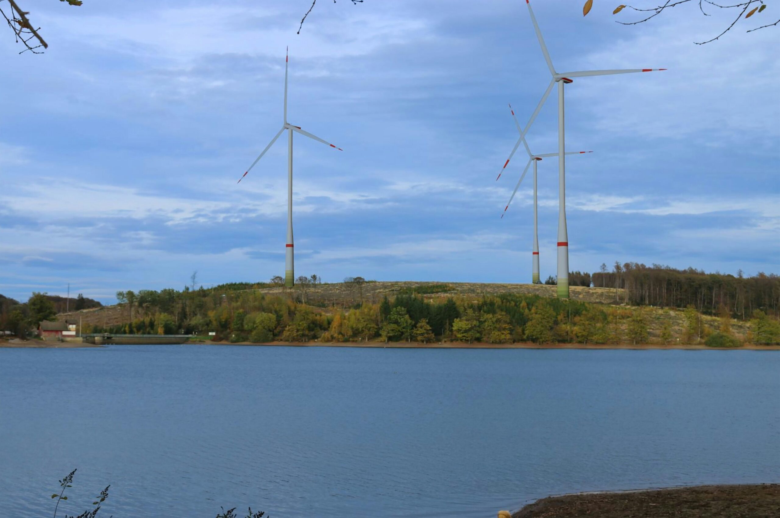 Pläne vorgestellt: Vier Windräder an der Brucher Talsperre in Marienheide