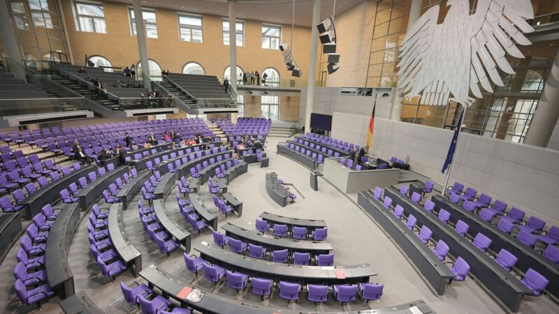 Internationaler Frauentag: Männersache Politik? Was wenig Frauen im Bundestag bedeuten