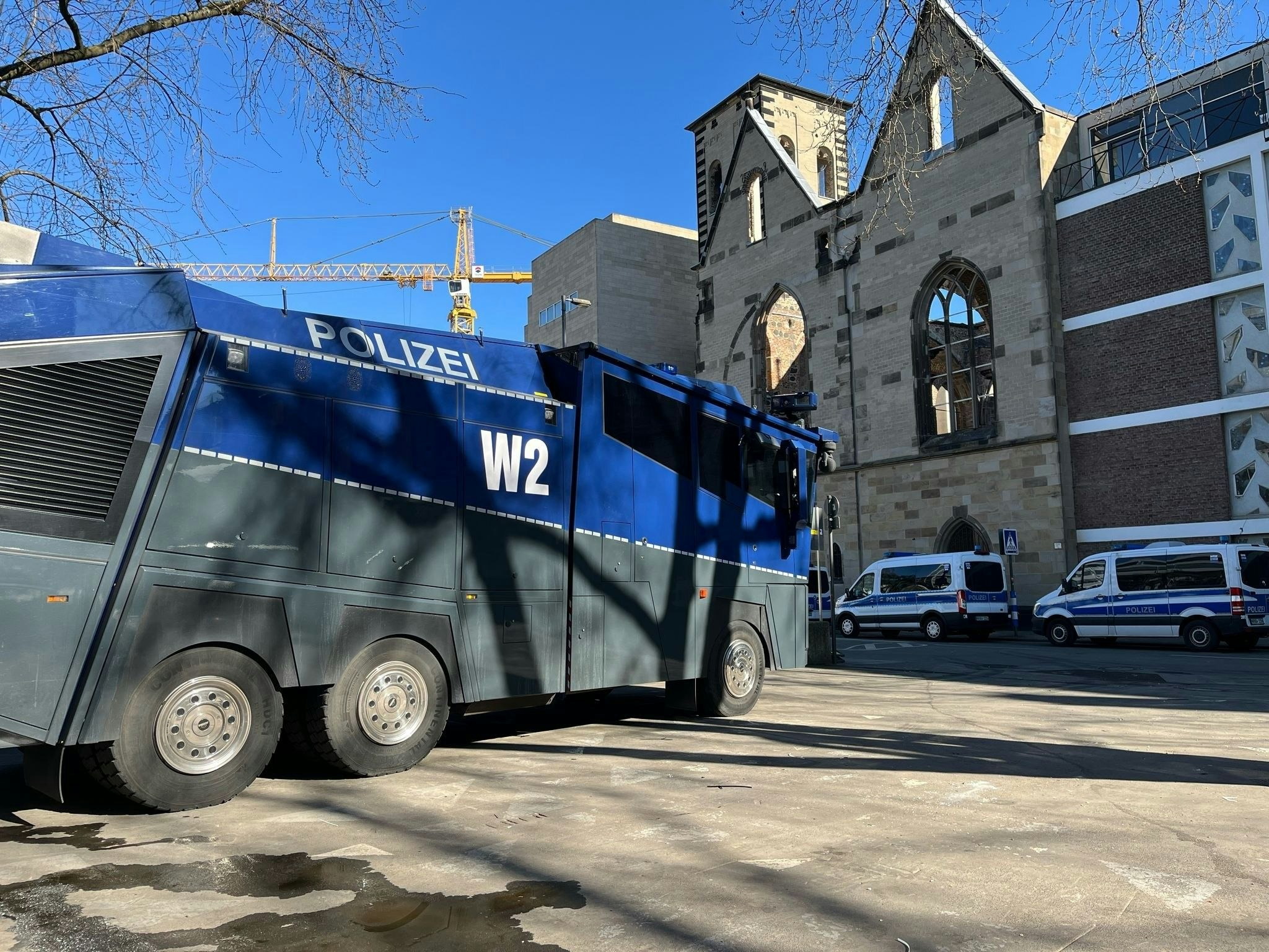 Demos in Köln: Kölner Polizei rüstet sich für Tagung der AfD im Gürzenich – zahlreiche Straßen gesperrt