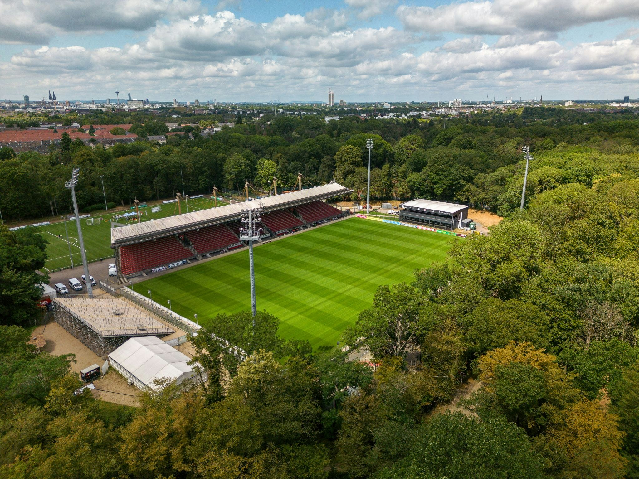 Viktoria Köln plant für Aufstieg: Wie der Sportpark Höhenberg zweitligatauglich werden soll