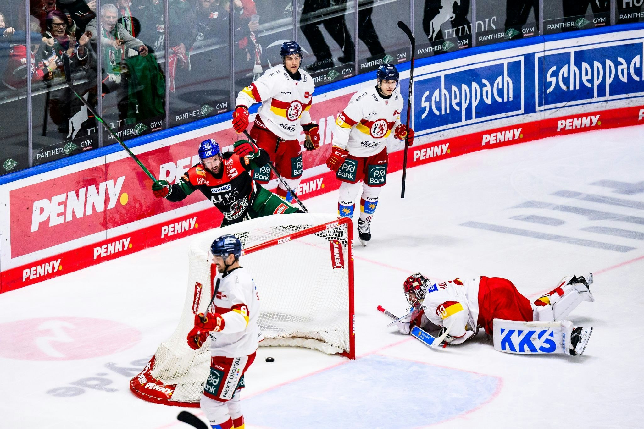 Deutsche Eishockey Liga: DEG vor erstem Abstieg: „Club und Stadt im Stich gelassen“