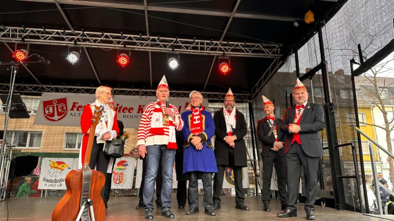 Jecken aus den Niederlanden dabei: Der Straßenkarneval in Rodenkirchen ist eröffnet