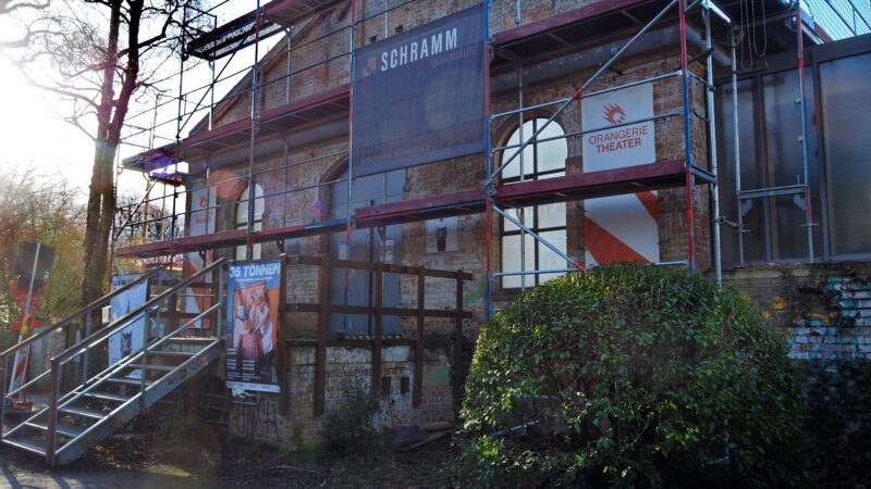 Neues Dach und Photovoltaik: Sanierung am Orangerie Theater im Volksgarten bald abgeschlossen