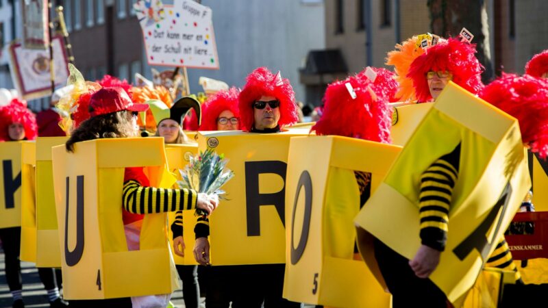 Bildergalerie: 1300 Teilnehmer beim Rosenmontagszug in Worringen – Das sind die schönsten Fotos