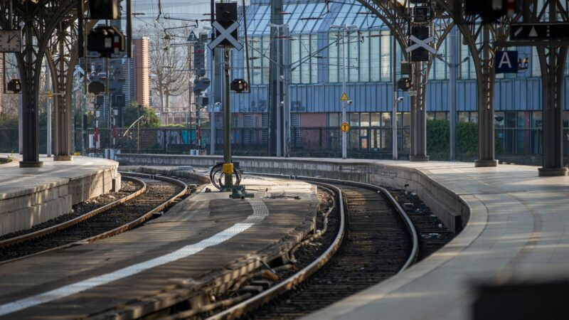 Attacke am Bahnsteig: 36-Jähriger greift schwarze Frauen im Kölner Hauptbahnhof an