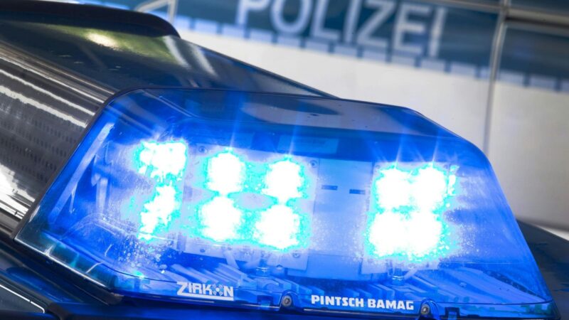 Verkehr: Auffahrunfall – Motorradfahrerin lebensgefährlich verletzt