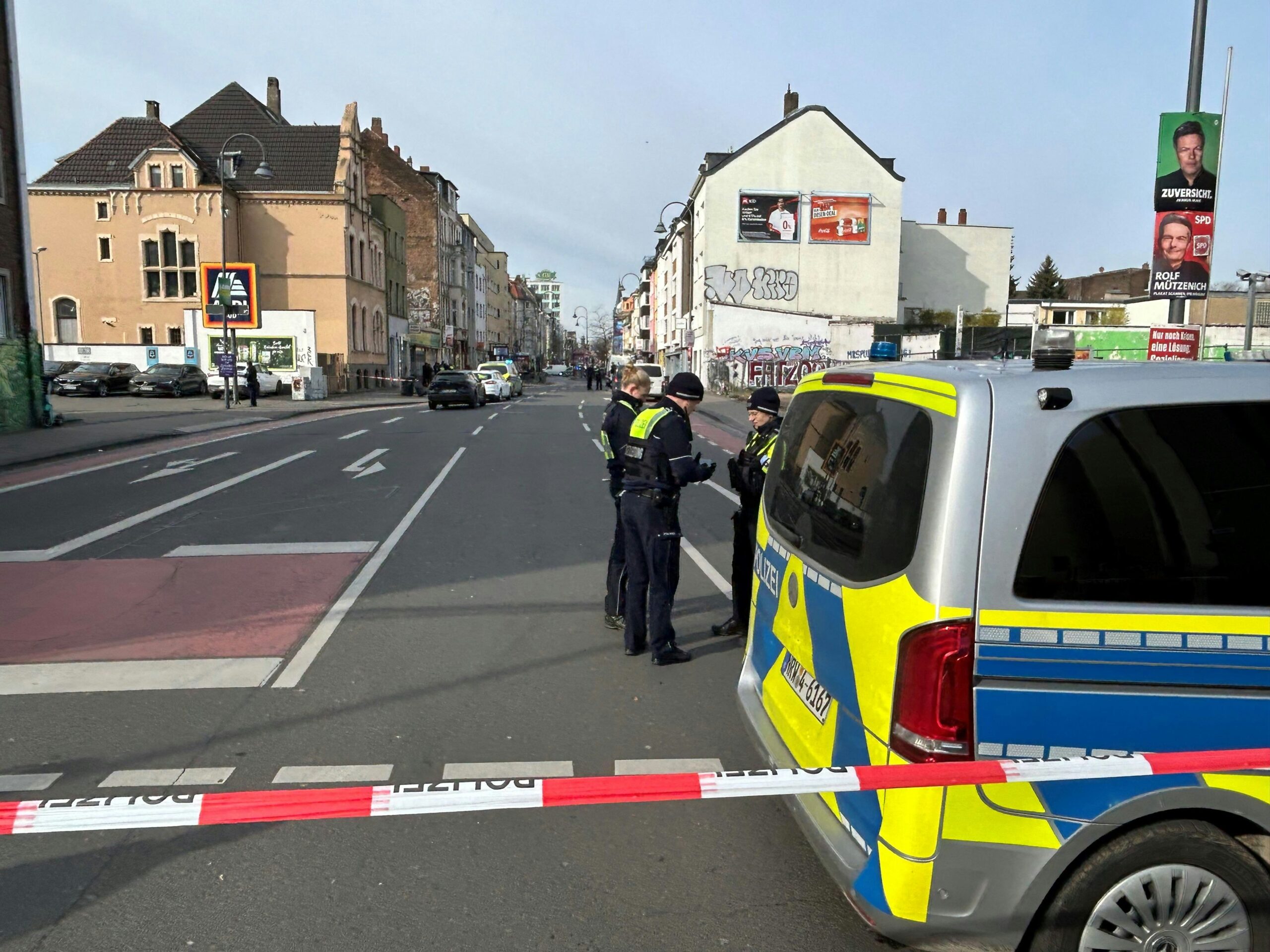 Großeinsatz in Köln: Polizei sucht nach Schützen in Ehrenfeld – Juwelier angeschossen