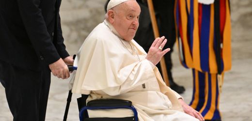 Vatikan: Papst Franziskus ruht sich nach schwerer Atemnot aus