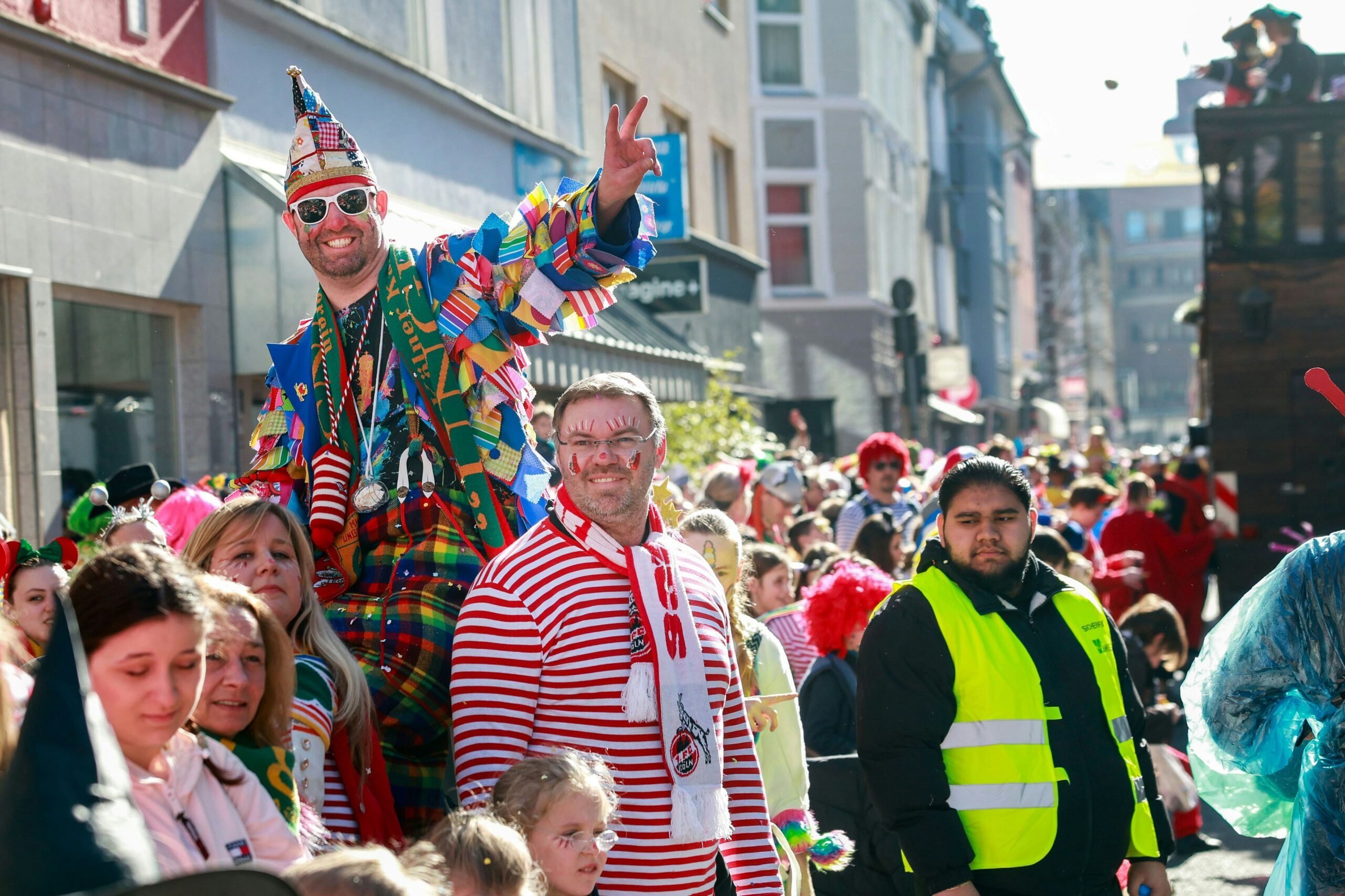 Bildergalerie: Vielfalt dominiert auch im Karneval in Ehrenfeld – Die schönsten Fotos vom Zoch