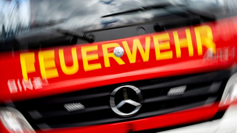 Unter Wohnhäusern: Feuer in Tiefgarage in Köln-Holweide – Zwei Pkw ausgebrannt