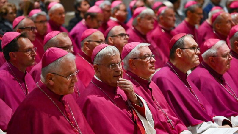 Frühjahrstreffen der Bischöfe: Wie politisch darf die Kirche sein?