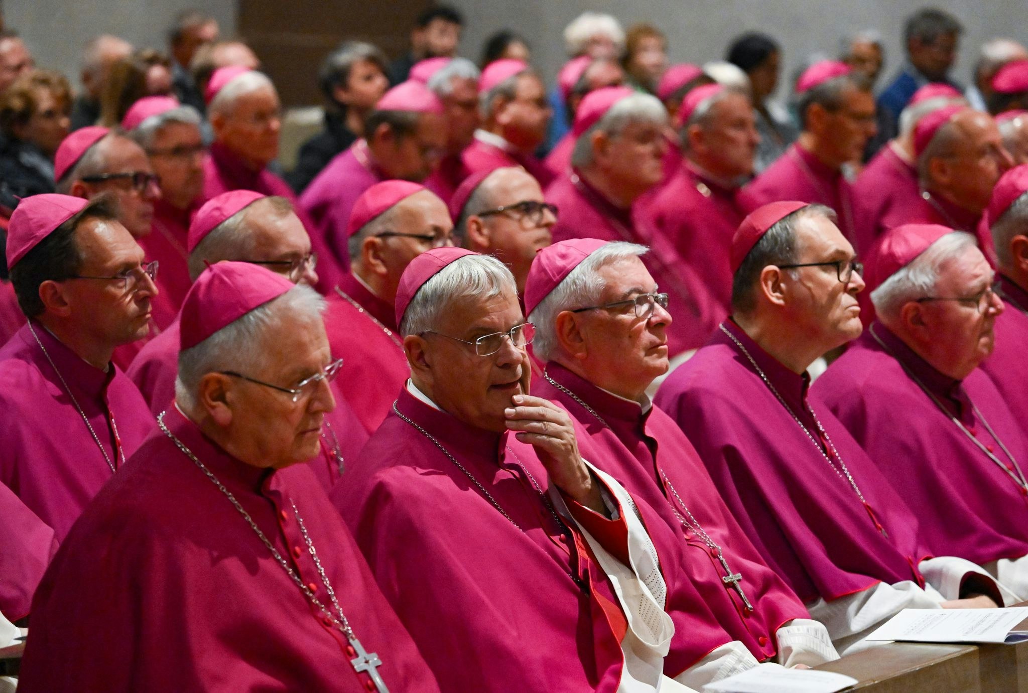 Frühjahrstreffen der Bischöfe: Wie politisch darf die Kirche sein?