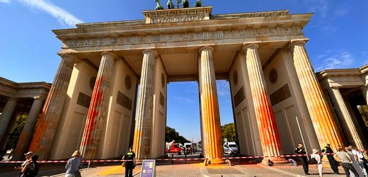 Berlin: Klimaaktivistin nach Farbattacke auf Brandenburger Tor zu Bewährungsstrafe verurteilt