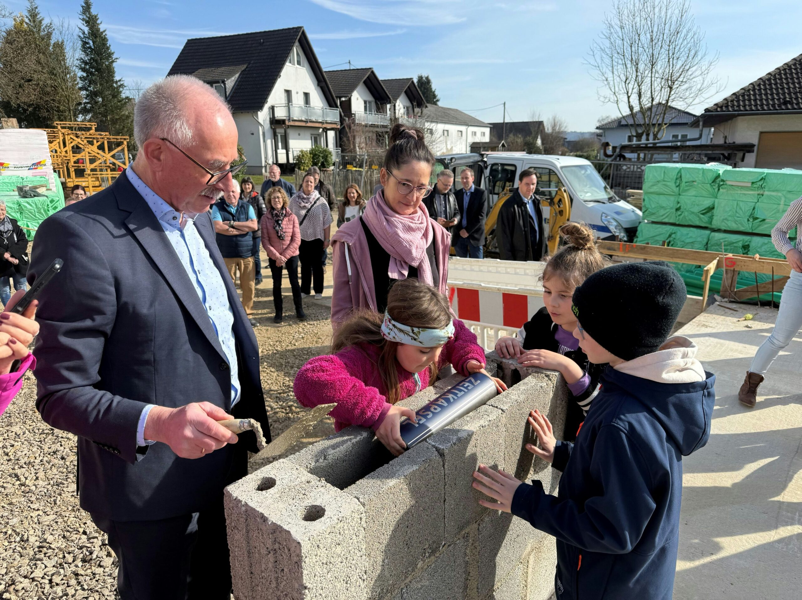 Grundsteinlegung: Grundschule in Marienfeld erhält für 7,3 Millionen Euro einen Anbau