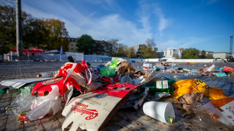 „Die Menschen feiern uns“: AWB-Einsatzleiter berichtet vom Kampf gegen den Müll an Karneval